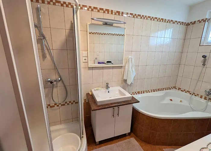 In 19233 * Balatonmáriafürdő